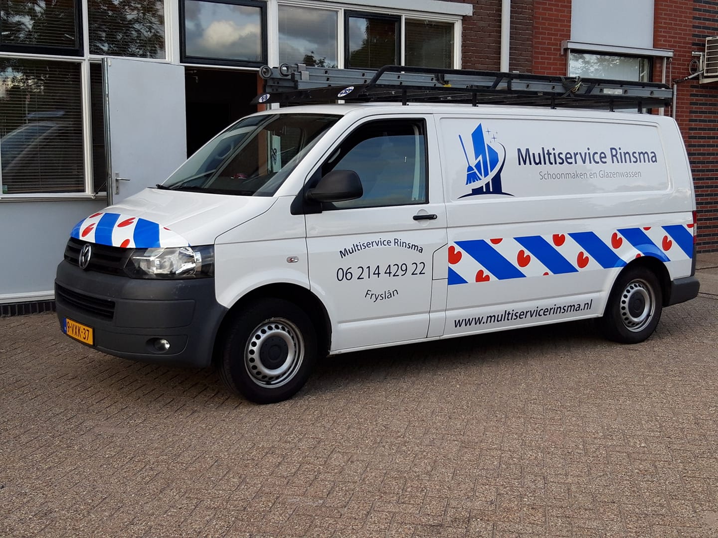 Bedrijfsbus van Multiservice Rinsma
